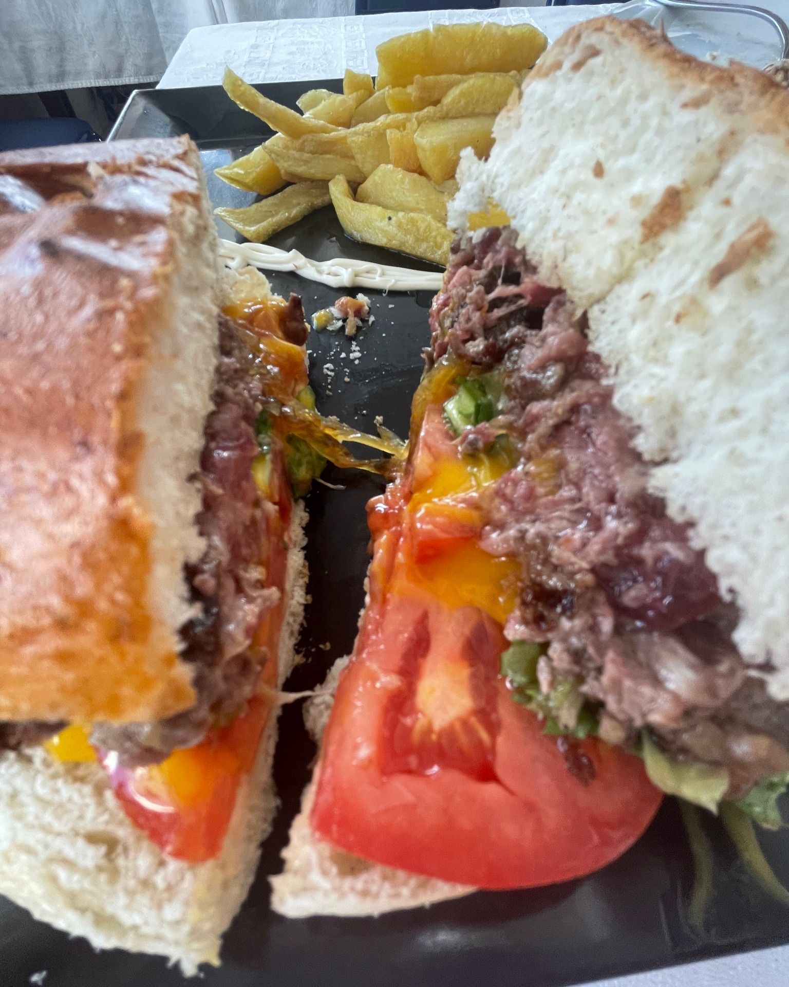 Nuestras hamburguesas impresionan, y no es para menos. Ven a probarlas ahora!¡Te esperamos!
www.elcrucechauchina.com
 958 44 60 62 - 699 67 88 75
#autenticohoteldecarretera
#comerbien #restaurantegranda
#hotelbarato #camionero #carnealabrasa

ＪＯＳ ＰＥＲ